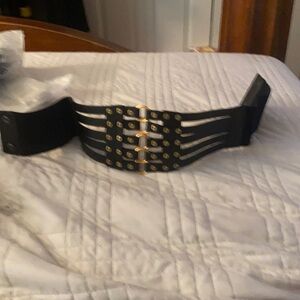 Black belt5 lines gold stripes